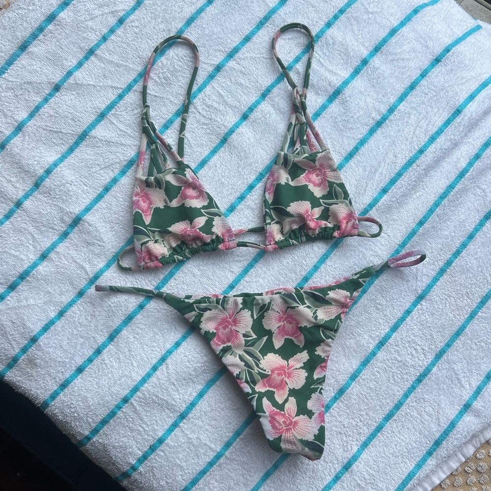 Benoa Swim Waikiki Set - Picture 3 of 5